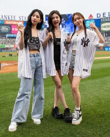 大きめ野球シャツが可愛いクラtにマッチ